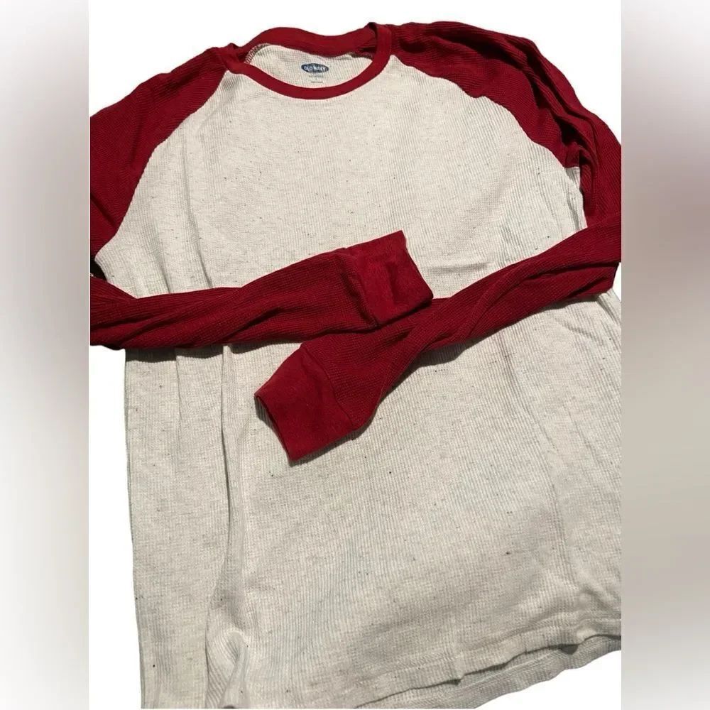 Old navy long sleeved shirt excellent condition we pics